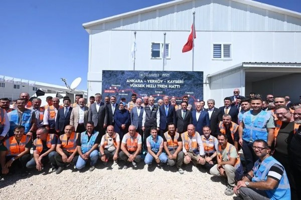 Yeni YHT hattı geliyor! O illeri birbirine bağlayacak: Bakan Uraloğlu tarihi verdi